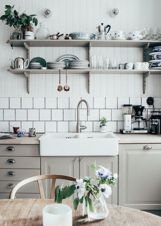 5 Farmhouse Kitchen Sinks We Love - Hallstrom Home
