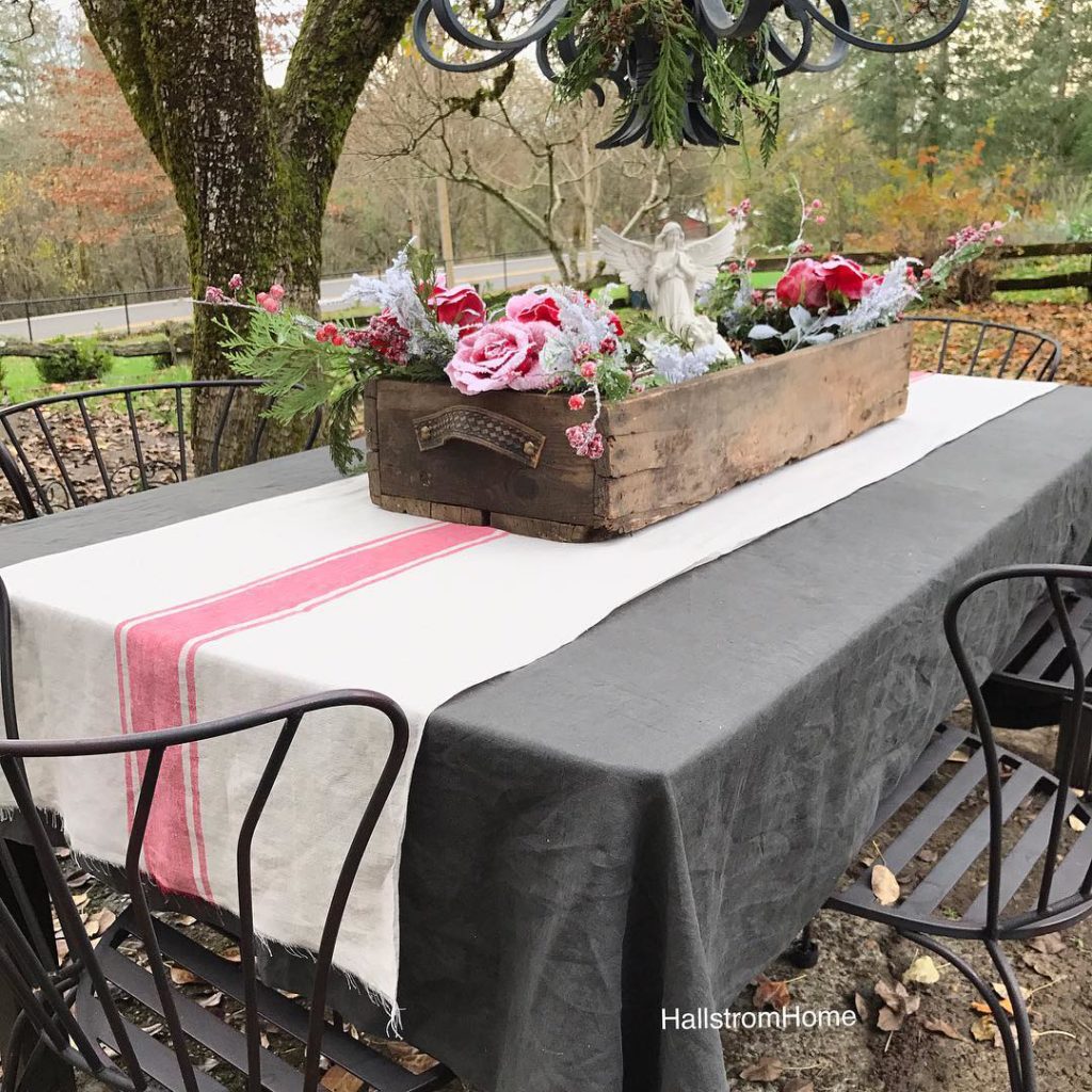 I really need to have a gathering. Good friends, good food and a cozy setting always makes me feel good. These beautiful linens help as well and can be found in my shop link @hallstromhome #mystylewednesday would a few ladies like to share @sheleavesalittlesparkle @maisondecinq @redbrickmantle