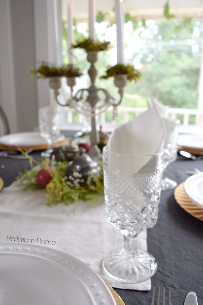 7-secrets-to-a-cozy-thanksgiving-table-setting-with-gold-accessories