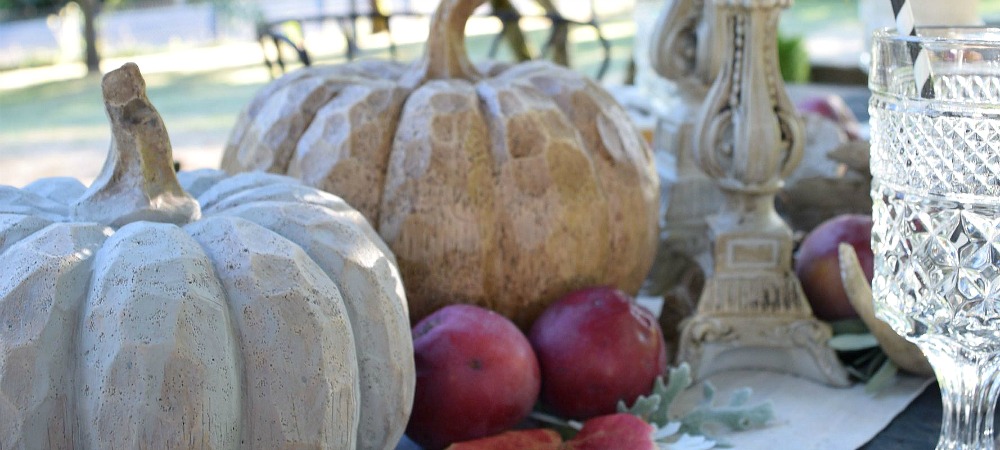 How to Create an Outdoor Fall Tablescape