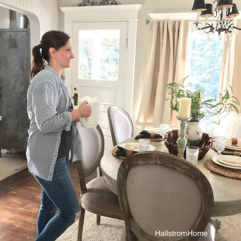 Charming Farmhouse Kitchen Nook|farmhouse decor|dining room|breakfast nook|table decor|table scape|farmhouse dining room|shabby chic|farmhouse style|modern farmhouse|kitchen nook|home decor|hallstrom home