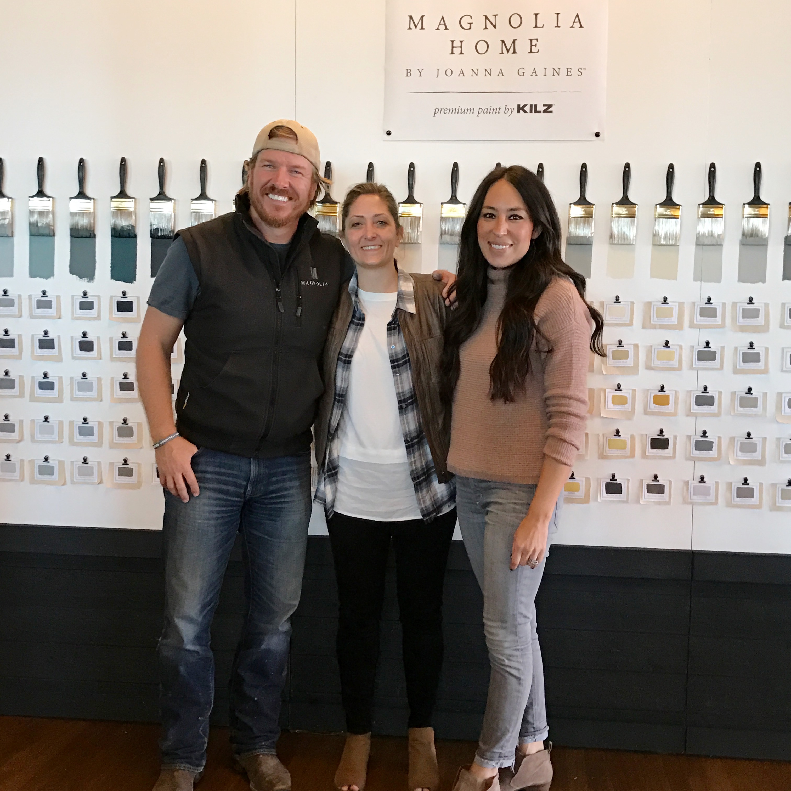 Chip and Joanna Gaines with Rhonda at Hallstrom Home 