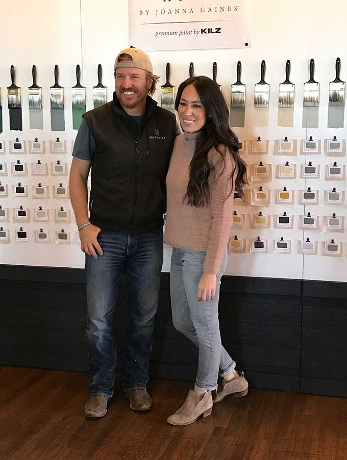 Going To Magnolia Market with Kilz Paint|magnolia market|meeting chip and joanna gaines|going to magnolia market|magnolia market bakery|what to wear to magnolia market|chip gaines|joanna gaines|farmhouse|farmhouse style|magnolia farms|Magnolia silos|kilz paint|hallstromhome