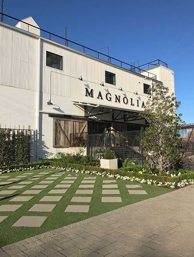 Going To Magnolia Market with Kilz Paint|magnolia market|meeting chip and joanna gaines|going to magnolia market|magnolia market bakery|what to wear to magnolia market|chip gaines|joanna gaines|farmhouse|farmhouse style|magnolia farms|Magnolia silos|kilz paint|hallstromhome