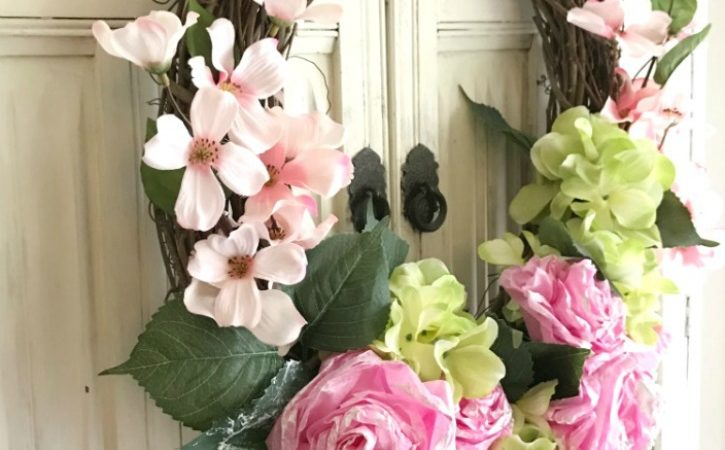 DIY Tissue Paper Flower Wreath #wreath #diywreath #hallstromhome #shabbychic #farmhouse #partydecor #gardendecor #diywreath #craft #tissuepaper #flowerwreath #tissuepaperflower #wallhanging #springdecor #spring #springcraft