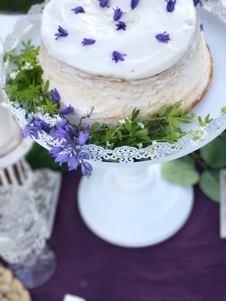 Outdoor Dining shabby chic style 