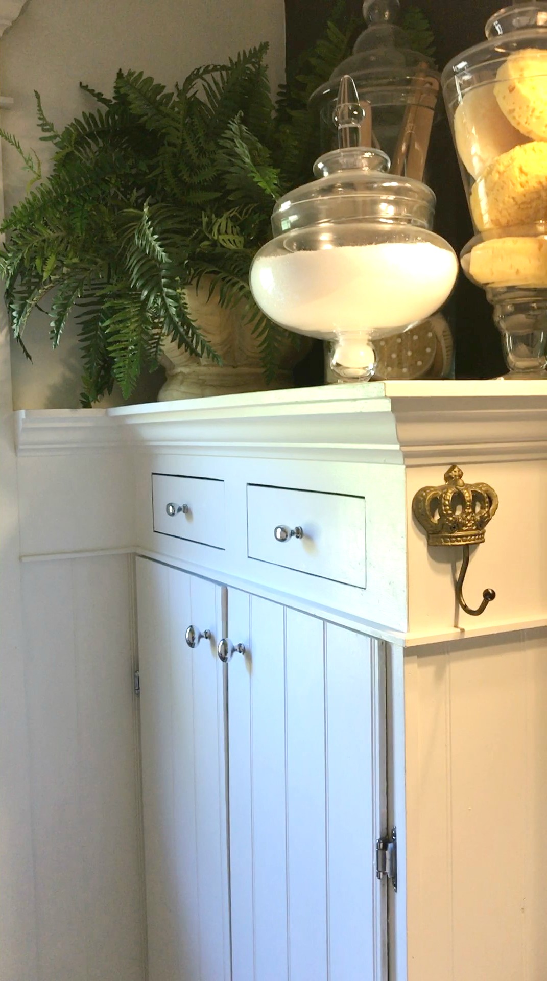 Updating a Small Farmhouse Bathroom