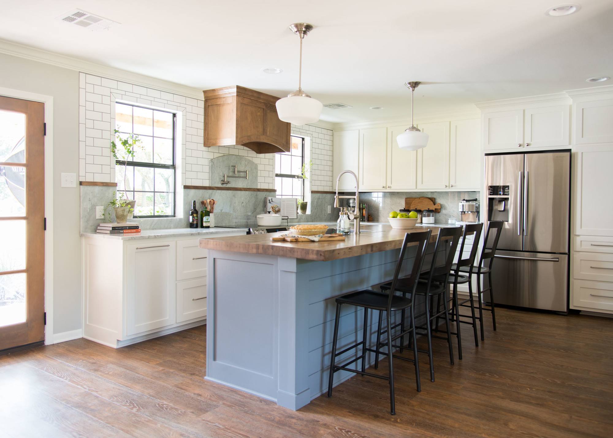 seven farmhouse kitchen designs