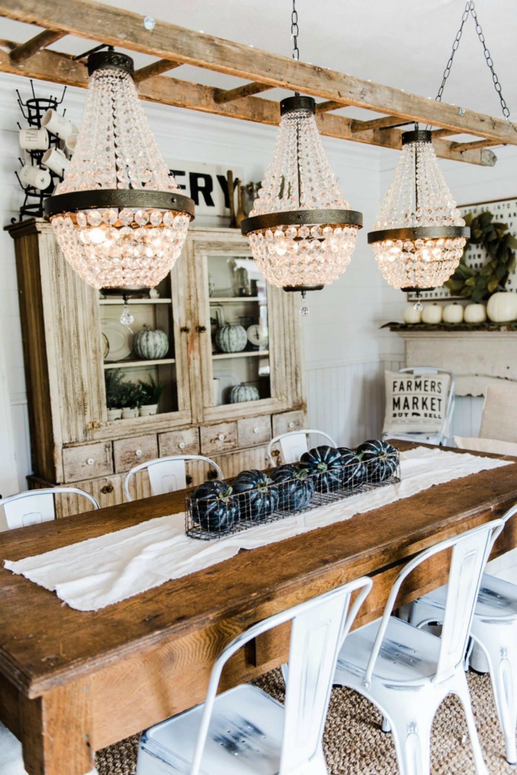 13 Gorgeous Farmhouse Chandeliers for Every Home