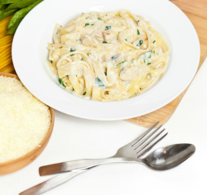 12 Easy Olive Garden Recipes for a Crowd|olive garden recipes|copycat olive garden recipes|Pasta recipes|Italian recipes|best recipes|olive garden chicken alfredo|olive garden zuppa toscana|recipes for a crowd|hallstromhome.com