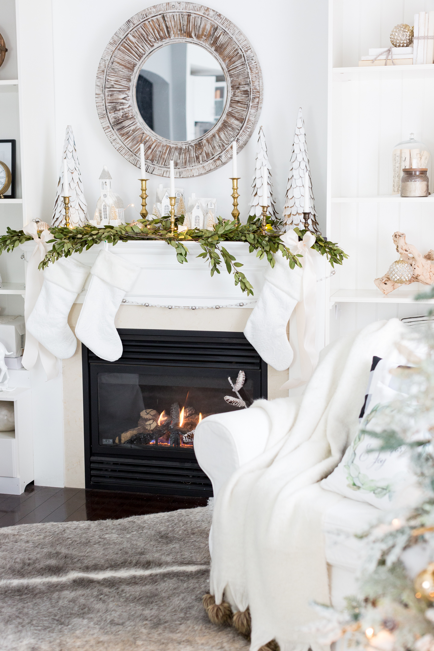 The Best Christmas Farmhouse Decor on Amazon|farmhouse Christmas|Christmas Decor|Amazon Prime|Amazon finds|amazon seasonal decor|Farmhouse Christmas decorating ideas|farmhouse Christmas Decor ideas|Christmas decorating|Christmas ideas|farmhouse Christmas decor|holiday home decor|seasonal Christmas decor|shabby chic Christmas|housebeautiful|hallstromhome