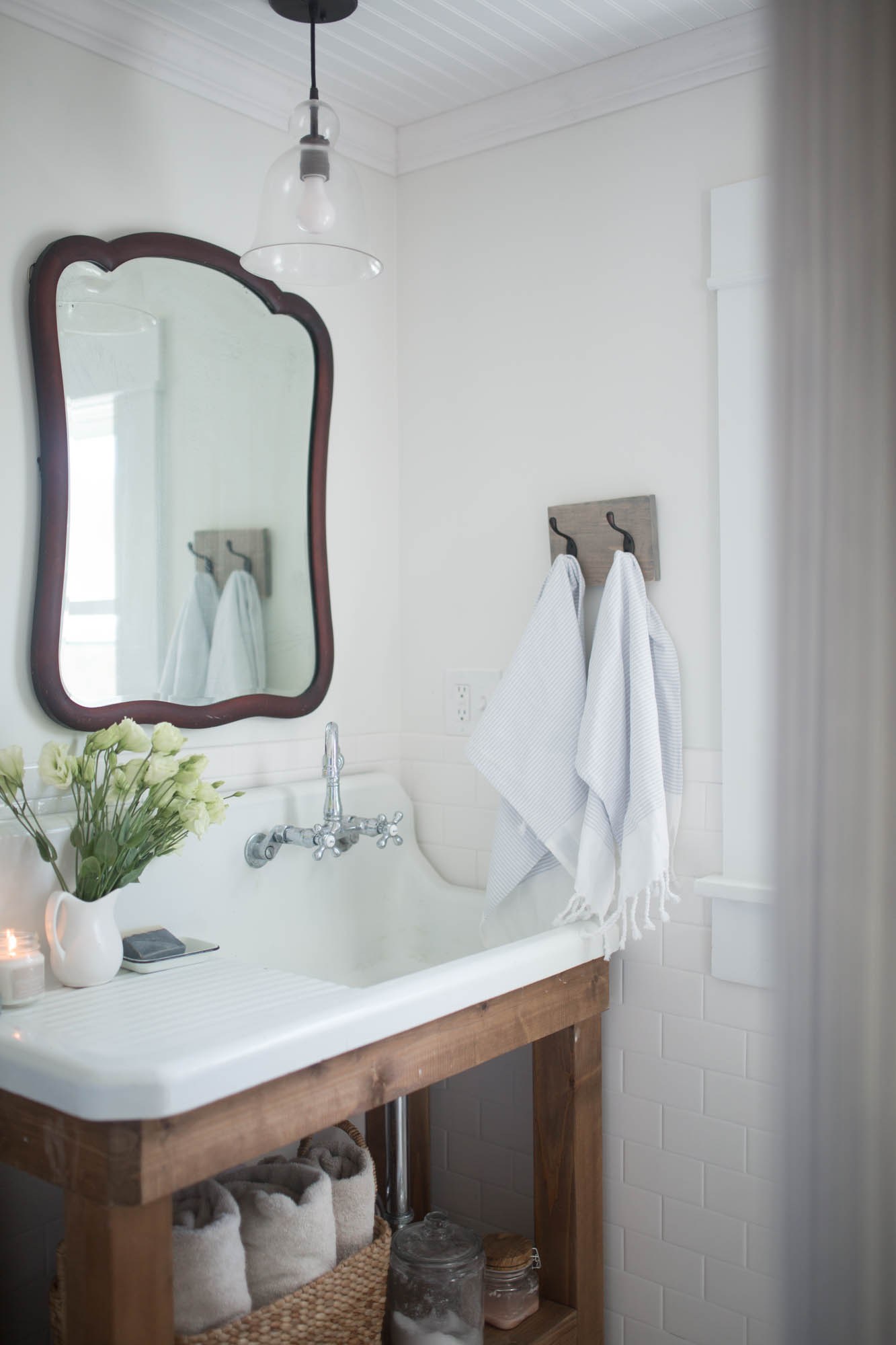 Trendy Bathroom Essentials – Hallstrom Home