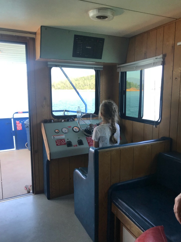 girl driving house oboat