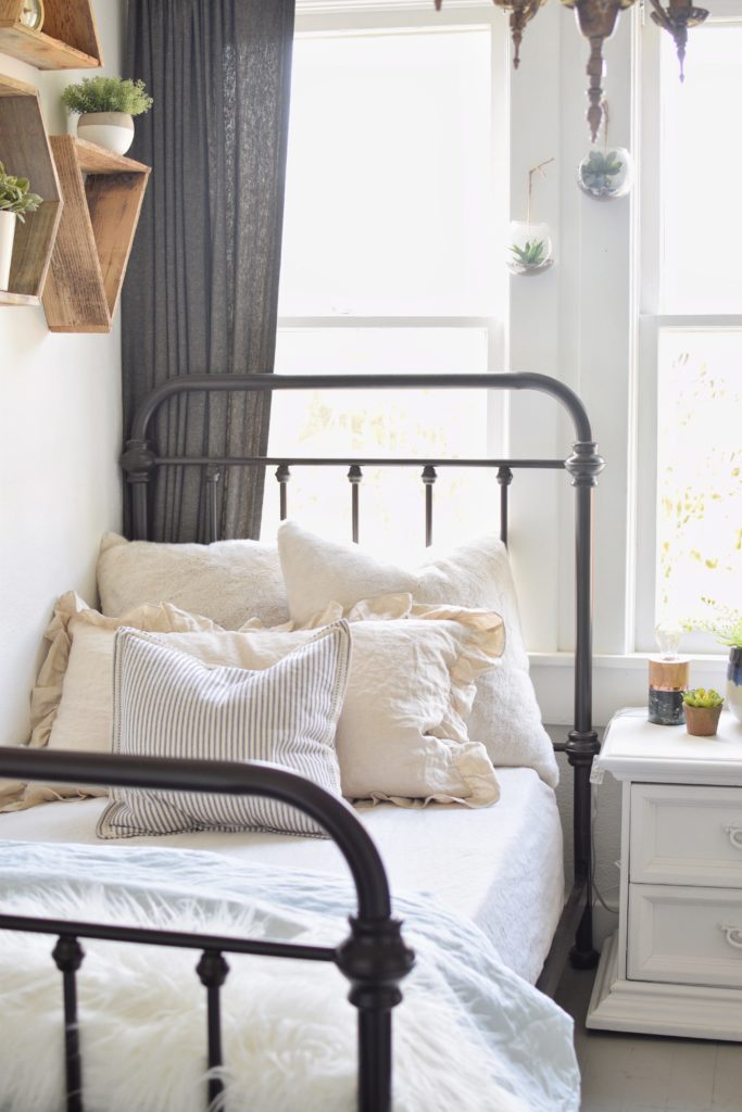 5 Style Tips for a Teen Girls Boho Farmhouse Bedroom - Hallstrom Home