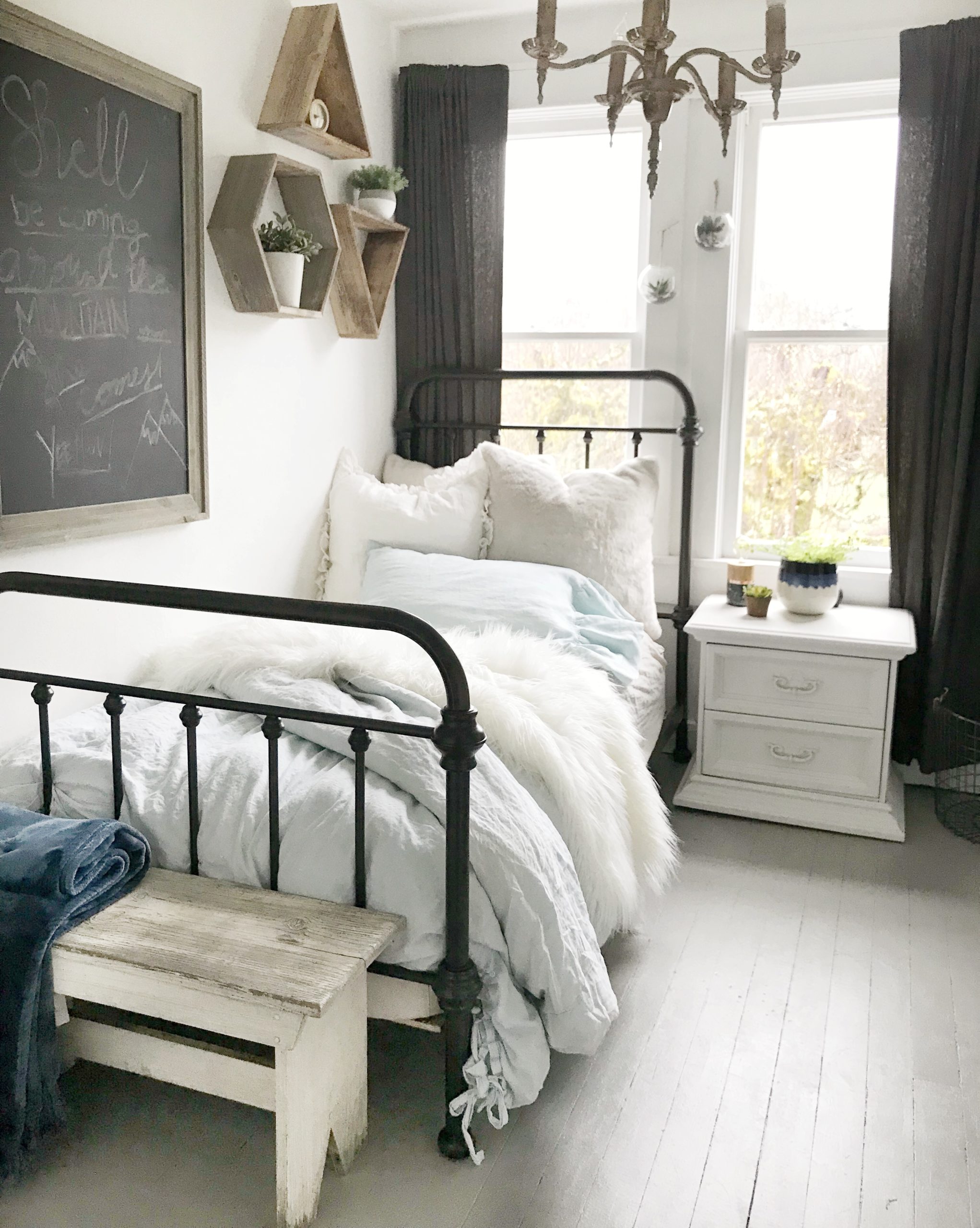 5 Style Tips for a Teen Girls Boho Farmhouse Bedroom