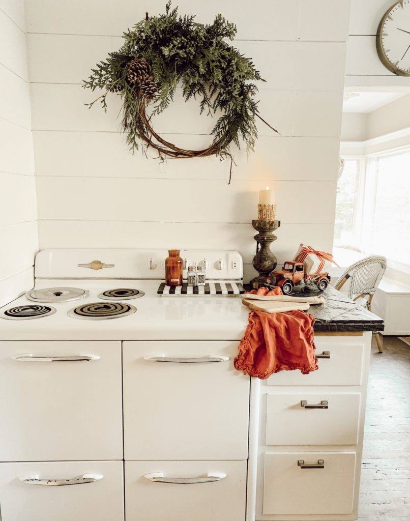 How to Keep it Simple this Christmas Season/Home Tour #minimalchristmas#simplechristmasdecor#howtosimplifychristmas#christmasdecor#simplechristmas #stressfreechristmas#farmhousechristmas#christmashomedecor#minimalchristmas #christmashometour#hallstromhome