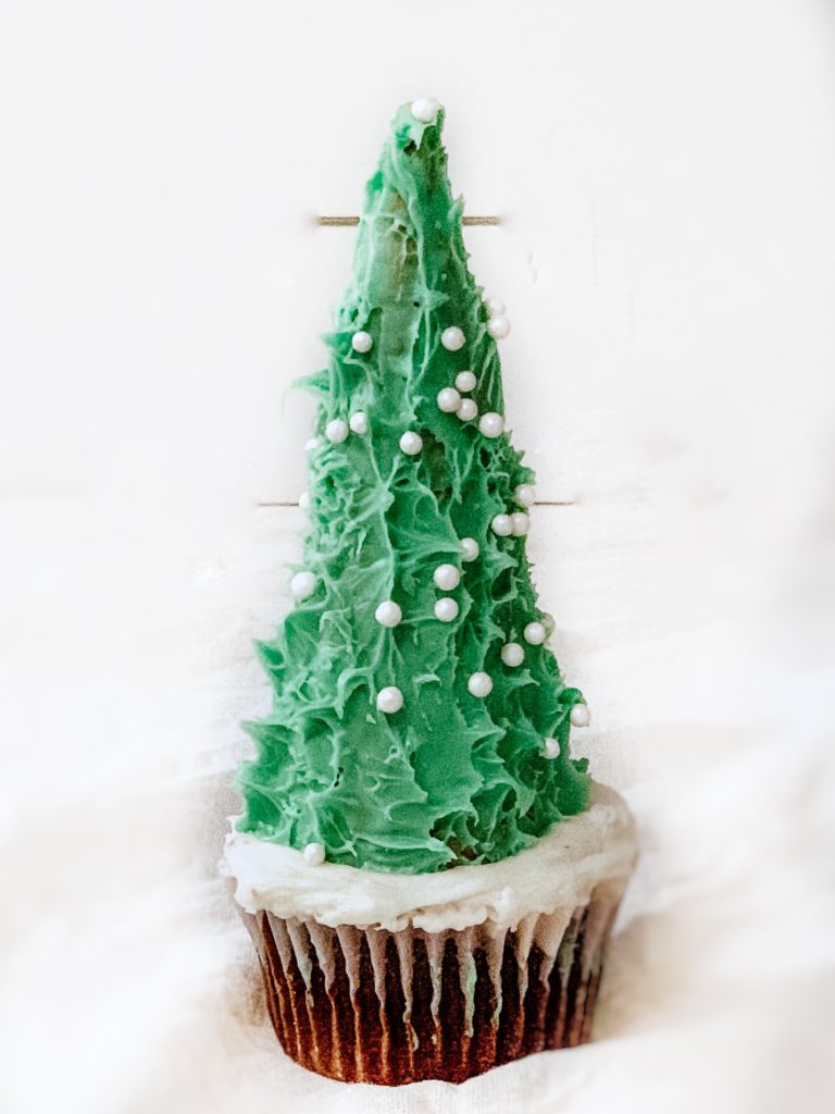 Christmas Tree Cupcakes with Sugar Cones|christmas cupcakes|christmas cupcake ideas|christmas recipes|holiday recipes|dessert|christmas dessert|kids recipes|recipes kids can make|ice cream cone tree|christmas tree cupcake|hallstromhome
