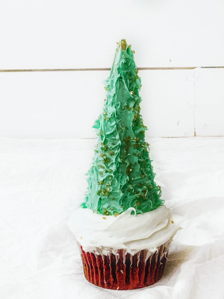 Christmas Tree Cupcakes with Sugar Cones|christmas cupcakes|christmas cupcake ideas|christmas recipes|holiday recipes|dessert|christmas dessert|kids recipes|recipes kids can make|ice cream cone tree|christmas tree cupcake|hallstromhome