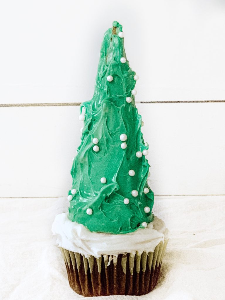 Christmas Tree Cupcakes with Sugar Cones|christmas cupcakes|christmas cupcake ideas|christmas recipes|holiday recipes|dessert|christmas dessert|kids recipes|recipes kids can make|ice cream cone tree|christmas tree cupcake|hallstromhome