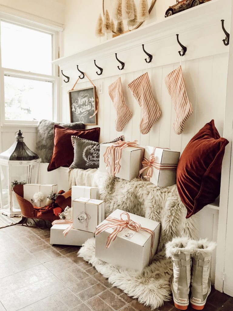 How to Keep it Simple this Christmas Season/Home Tour #minimalchristmas#simplechristmasdecor#howtosimplifychristmas#christmasdecor#simplechristmas #stressfreechristmas#farmhousechristmas#christmashomedecor#minimalchristmas#hallstromhome