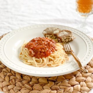 Tom's Famous Spaghetti Sauce with Meat|easy spaghetti sauce|spaghetti meat sauce|homemade spaghetti|easy recipe|best spaghetti sauce|kids recipes|recipe kids will love|best recipe|best spaghetti recipe|quick recipes|easy homemade spaghetti sauce|hallstromhome