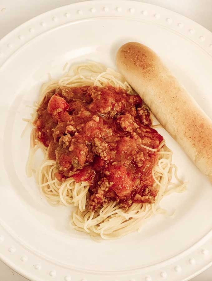 Tom's Famous Spaghetti Sauce with Meat|easy spaghetti sauce|spaghetti meat sauce|homemade spaghetti|easy recipe|best spaghetti sauce|kids recipes|recipe kids will love|best recipe|best spaghetti recipe|quick recipes|easy homemade spaghetti sauce|hallstromhome