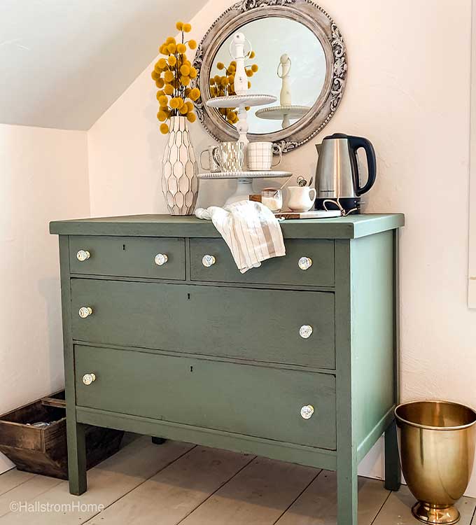 Chalk paint green projects  Chalk paint furniture, Green painted  furniture, Painted furniture colors