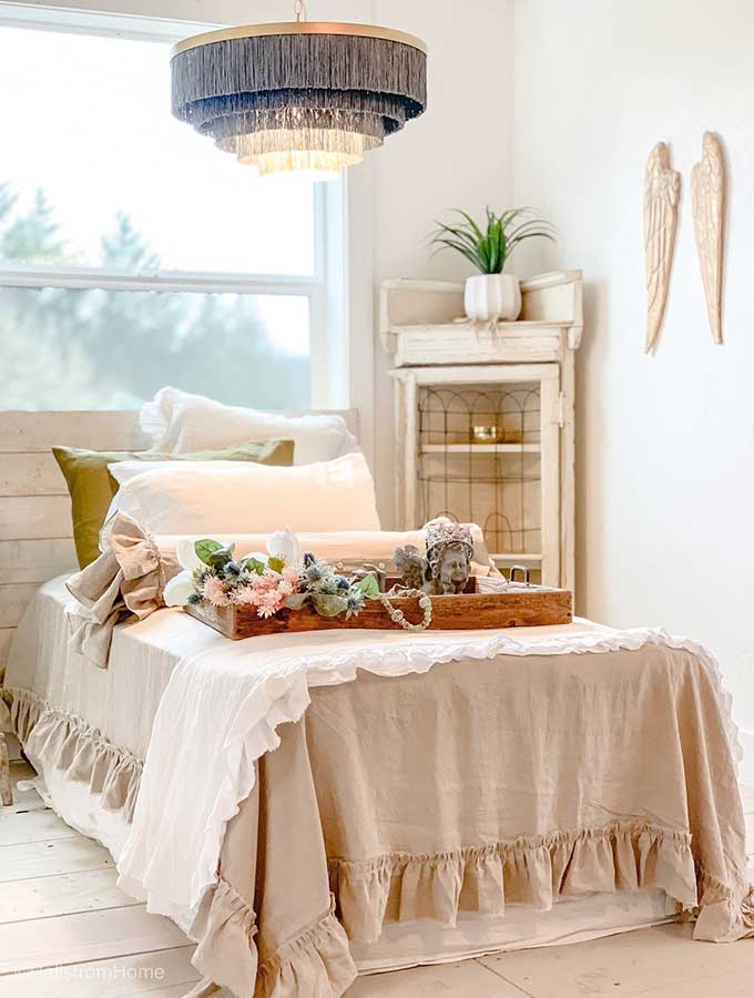 Tips for Styling Your Hygge Home with Pillows|hygge home|scandinavian home|minimalist|Hygge home accessories|adding hygge|how to live a hygge lifestyle|pillow|throw pillows|hygge throw pillows|decor pillows|hygge design|scandinavian design|home decor|HallstromHome