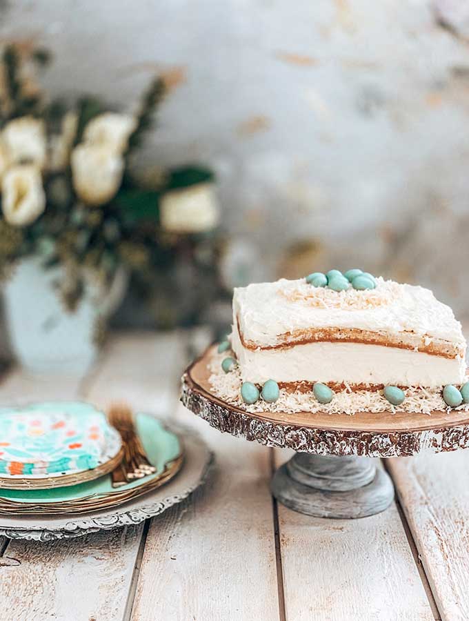 Spring Tablescape with Easy Desserts|Spring tablescape|easter tablescape|cake recipes|cupcake recipes|easy recipes|easy desserts|coconut cake|carrot cake|easter dessert|farmhouse tablescape|modern tablescape|table setting|spring table setting|best dessert|kids dessert|Hallstrom Home