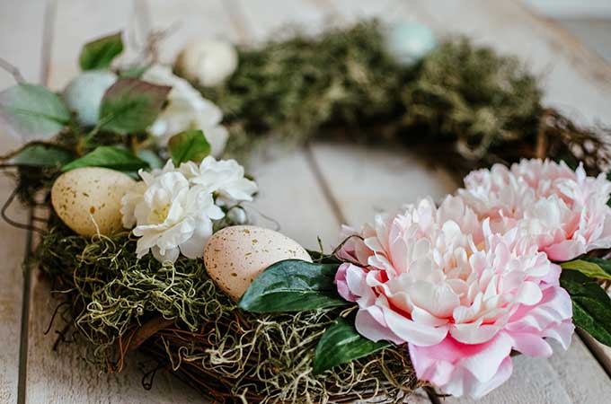 Easy Easter Egg Wreath/How to Make|Grapevine wreath|spring wreath|grapevine wreath for spring|easter wreath|wreath diy|easy wreath diy|wreath tutorial|spring diy|easter egg wreath|egg wreath|kids diy|front door wreath|farmhouse wreath|wall decor|farmhouse decor|Hallstrom Home