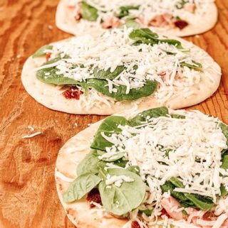 Magnolia Table Pizza|magnolia table recipes|Magnolia table menu|magnolia table cookbook|magnolia table flatbread pizza|pizza recipe|flatbread pizza|joanna gaines|magnolia market|farmhouse recipes|easy dinner|quick dinner|dinner recipes|hallstromhome