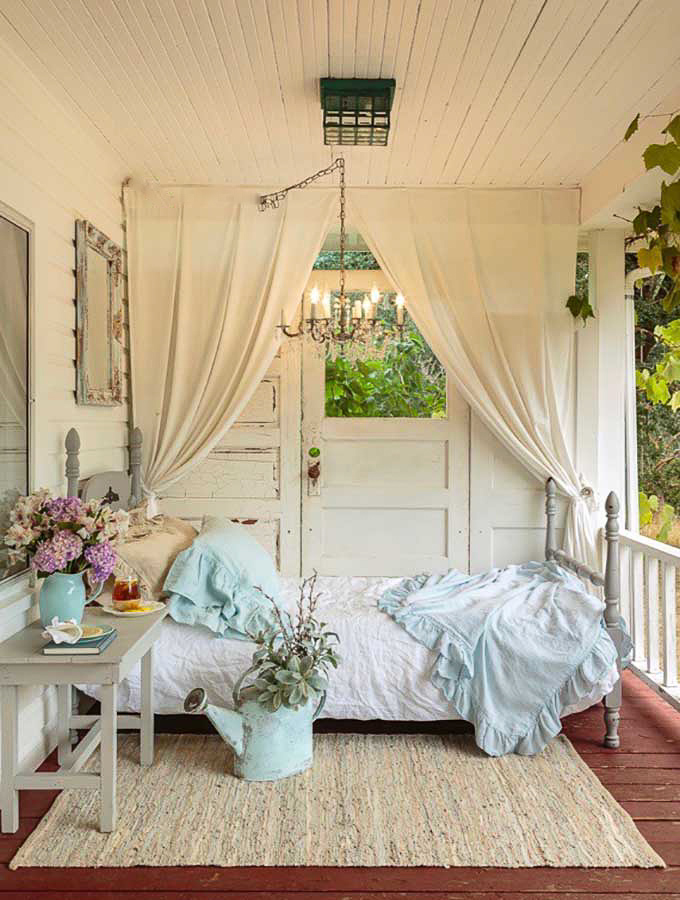 Farmhouse spring front porch decor - Hello Travel Blog