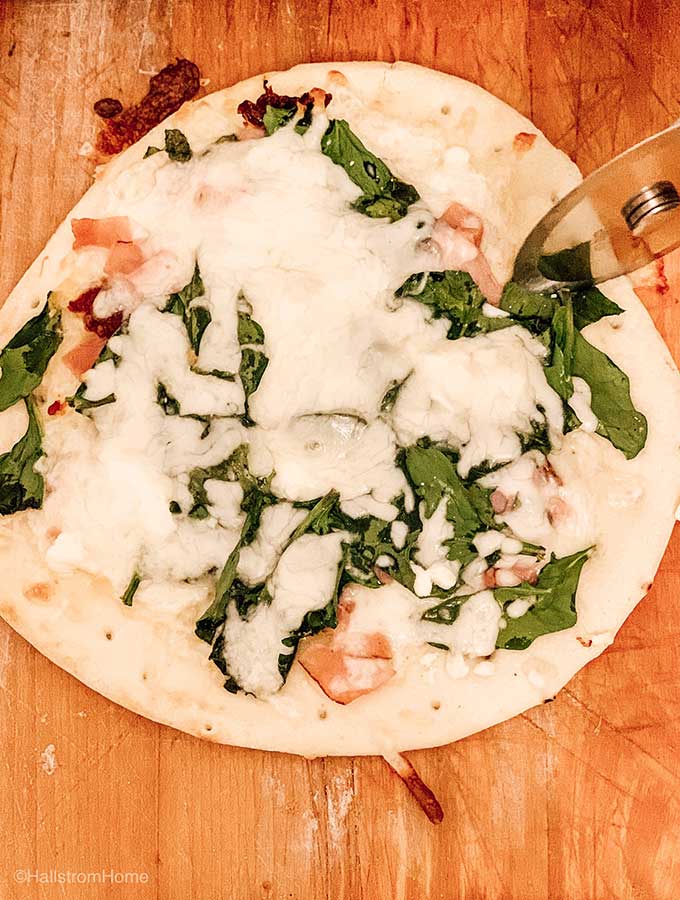 Magnolia Table Pizza|magnolia table recipes|Magnolia table menu|magnolia table cookbook|magnolia table flatbread pizza|pizza recipe|flatbread pizza|joanna gaines|magnolia market|farmhouse recipes|easy dinner|quick dinner|dinner recipes|hallstromhome