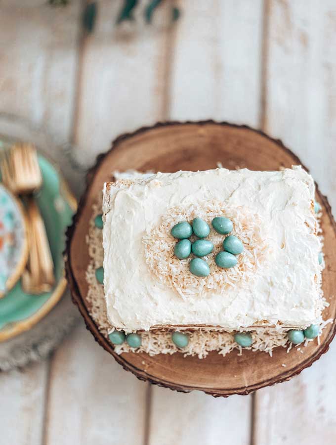 Spring Tablescape with Easy Desserts|Spring tablescape|easter tablescape|cake recipes|cupcake recipes|easy recipes|easy desserts|coconut cake|carrot cake|easter dessert|farmhouse tablescape|modern tablescape|table setting|spring table setting|best dessert|kids dessert|Hallstrom Home