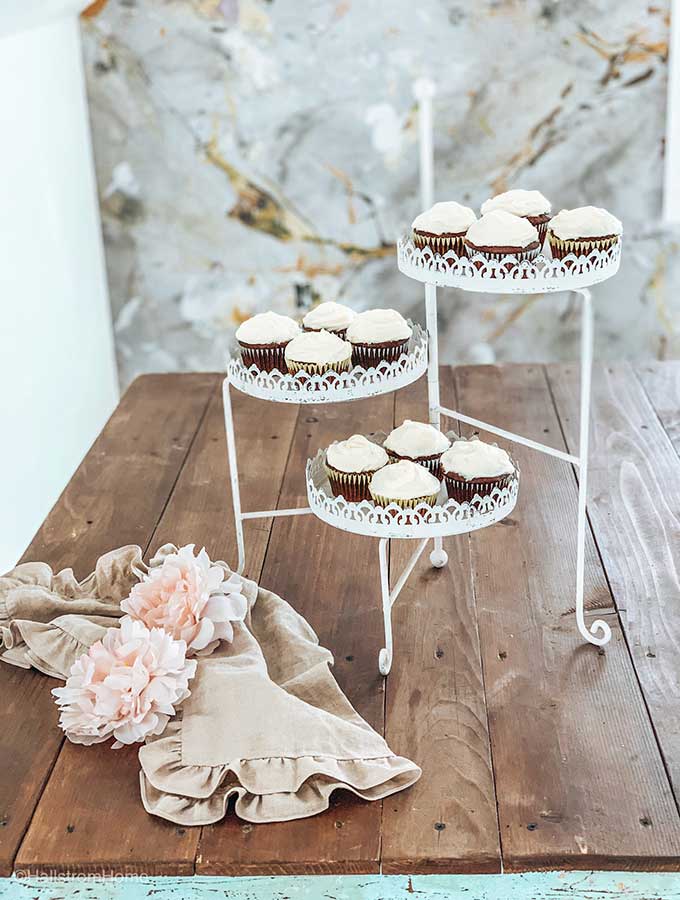 Cake Stand Hoop With Flower Arrangement for Sale in Kempner, TX - OfferUp