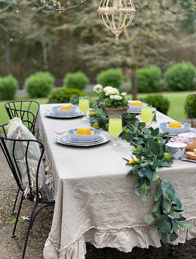 Spring Outdoor Table Ideas|Casual outdoor table|Spring tablescape|outdoor party|party planning|farmhouse|farmhouse dining|patio dining|Spring outdoor decorations|summer decorations|Outdoor table centerpieces|outdoor table decorating ideas|dinner party|shabby chic|farmhouse style|how to style|how to style outdoor table|hallstrom home