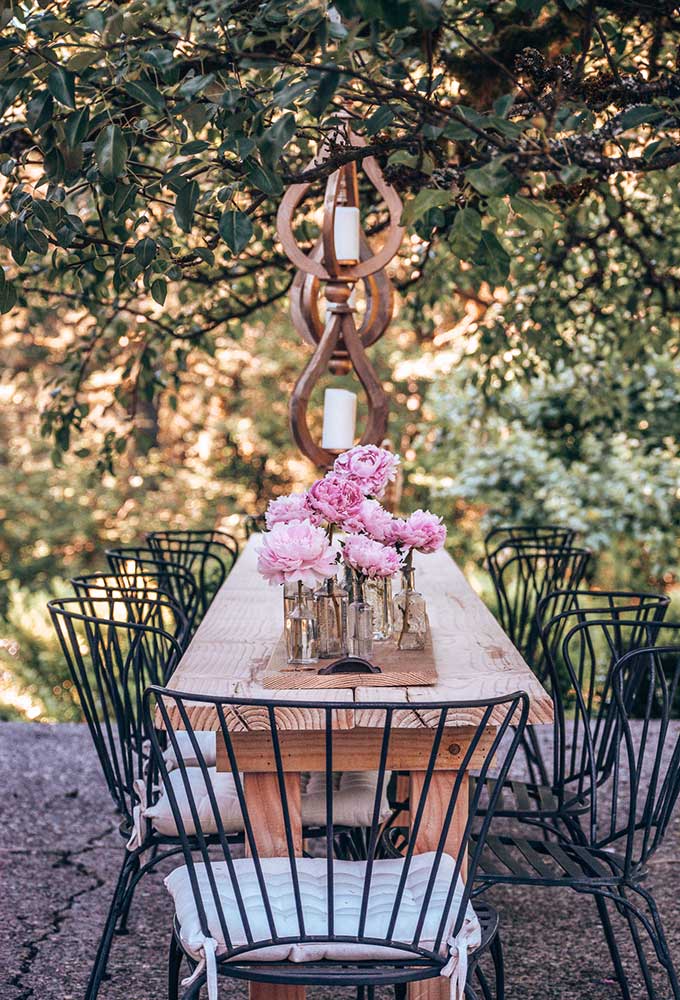 DIY Outdoor Farmhouse Table