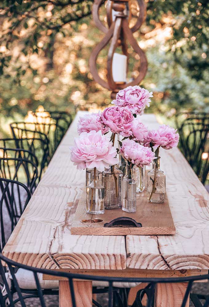 DIY Outdoor Farmhouse Table|Wood table plans|extra long table\long outdoor table|Long wood table|table plans|farmhouse Table|diy home decor|diy table|farmhouse wood table diy|tablescape|easy outdoor table plans|custom wood table|summer dining|veranda|summer tablescape|HallstromHome