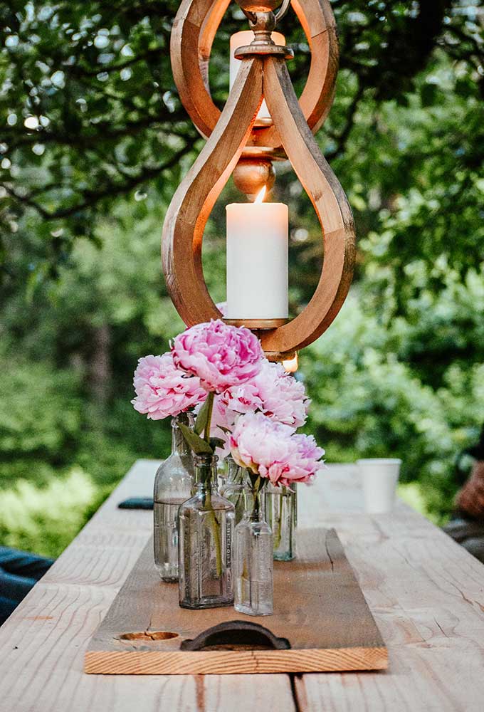 DIY Outdoor Farmhouse Table|Wood table plans|extra long table\long outdoor table|Long wood table|table plans|farmhouse Table|diy home decor|diy table|farmhouse wood table diy|tablescape|easy outdoor table plans|custom wood table|summer dining|veranda|summer tablescape|HallstromHome