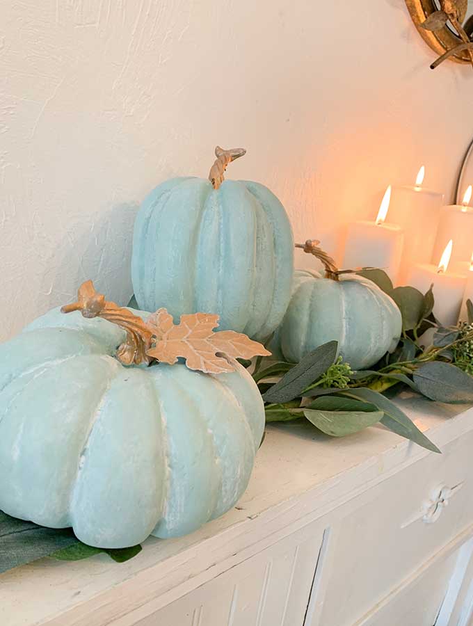 Fall Mantel Decor with Chalk Painted Pumpkins |simple mantel|simple fall mantel|cozy home|hygge home|easy diy|fall diy|fall crafts|gold leaf mirror|chalk paint craft|chalk paint diy|fall mantel decor|Fall home decor|fall farmhouse|farmhouse style|diy fall pumpkins|chalk painting pumpkins|painting pumpkins diy|neutral fall mantel |shabby chic mantel|Hallstrom Home