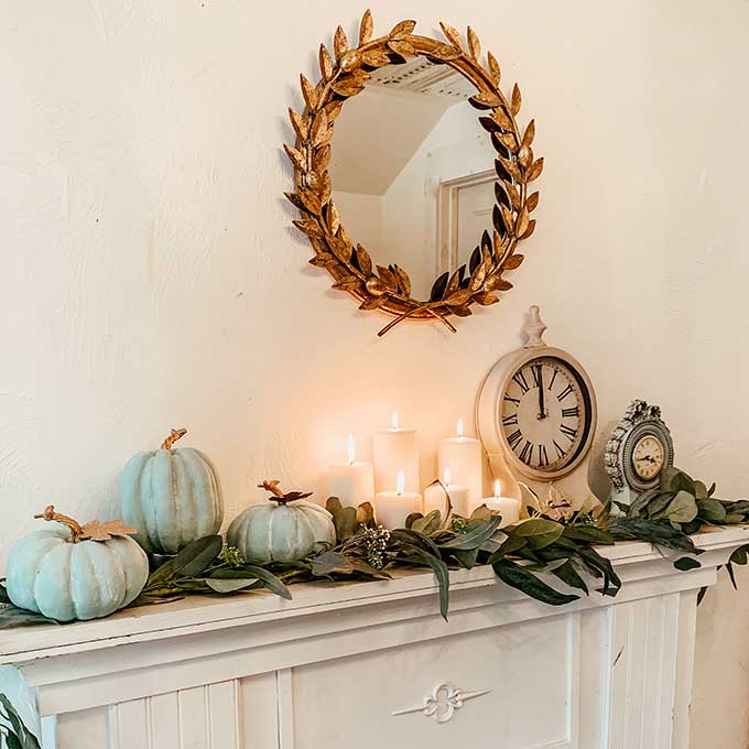 Fall Mantel Decor with Chalk Painted Pumpkins |simple mantel|simple fall mantel|cozy home|hygge home|easy diy|fall diy|fall crafts|gold leaf mirror|chalk paint craft|chalk paint diy|fall mantel decor|Fall home decor|fall farmhouse|farmhouse style|diy fall pumpkins|chalk painting pumpkins|painting pumpkins diy|neutral fall mantel |shabby chic mantel|Hallstrom Home