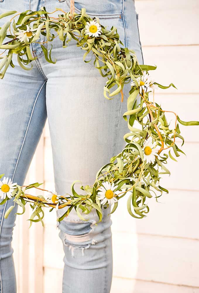 Floral Hoop Wreath DIY |Fall Wreath|kids crafts|farmhouse wreath|farmhouse wall decor|shabby chic decor|farmhouse style|Fall crafts|farmhouse Fall wreath|daisy wreath|easy diy wreath|outdoor wreath|diy wreath decor| hallstrom home