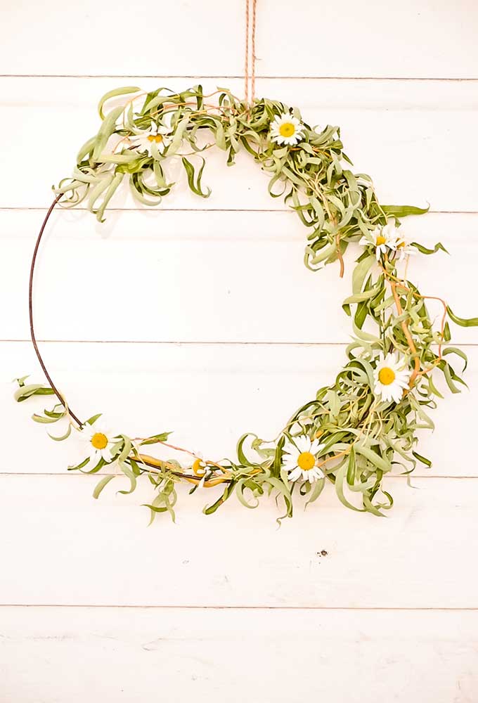 Floral Hoop Wreath DIY |Fall Wreath|kids crafts|farmhouse wreath|farmhouse wall decor|shabby chic decor|farmhouse style|Fall crafts|farmhouse Fall wreath|daisy wreath|easy diy wreath|outdoor wreath|diy wreath decor| hallstrom home