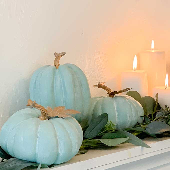 Fall Mantel Decor with Chalk Painted Pumpkins |simple mantel|simple fall mantel|cozy home|hygge home|easy diy|fall diy|fall crafts|gold leaf mirror|chalk paint craft|chalk paint diy|fall mantel decor|Fall home decor|fall farmhouse|farmhouse style|diy fall pumpkins|chalk painting pumpkins|painting pumpkins diy|neutral fall mantel |shabby chic mantel|Hallstrom Home