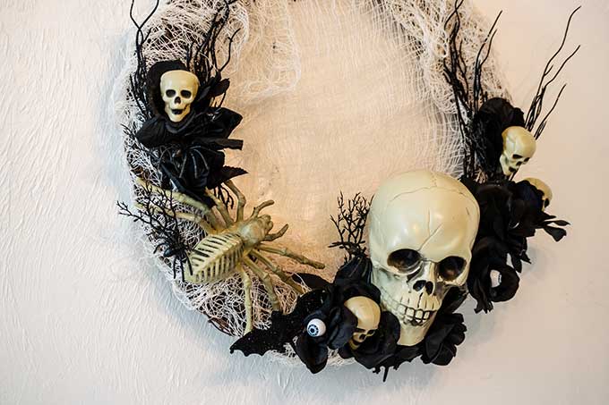 Creepy Halloween Wreath Tutorial |scary halloween|creepy halloween decor|wreath making|halloween wreath|halloween wreath diy|halloween wreath supplies|outdoor halloween wreath|front door wreath|easy wreath diy|skeleton wreath|steampunk wreath|Halloween bat wreath|eyeball halloween wreath|spider web wreath|halloween decor|Hallstrom Home