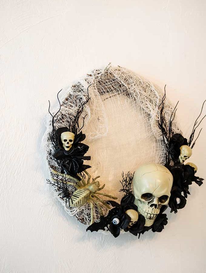 Creepy Halloween Wreath Tutorial |scary halloween|creepy halloween decor|wreath making|halloween wreath|halloween wreath diy|halloween wreath supplies|outdoor halloween wreath|front door wreath|easy wreath diy|skeleton wreath|steampunk wreath|Halloween bat wreath|eyeball halloween wreath|spider web wreath|halloween decor|Hallstrom Home