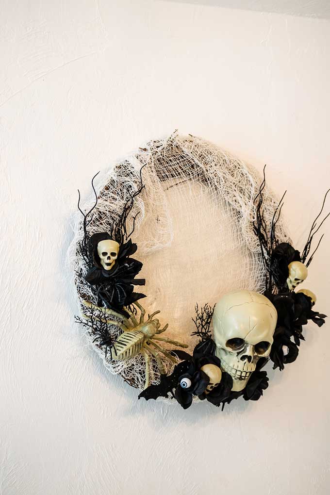 Creepy Halloween Wreath Tutorial |scary halloween|creepy halloween decor|wreath making|halloween wreath|halloween wreath diy|halloween wreath supplies|outdoor halloween wreath|front door wreath|easy wreath diy|skeleton wreath|steampunk wreath|Halloween bat wreath|eyeball halloween wreath|spider web wreath|halloween decor|Hallstrom Home