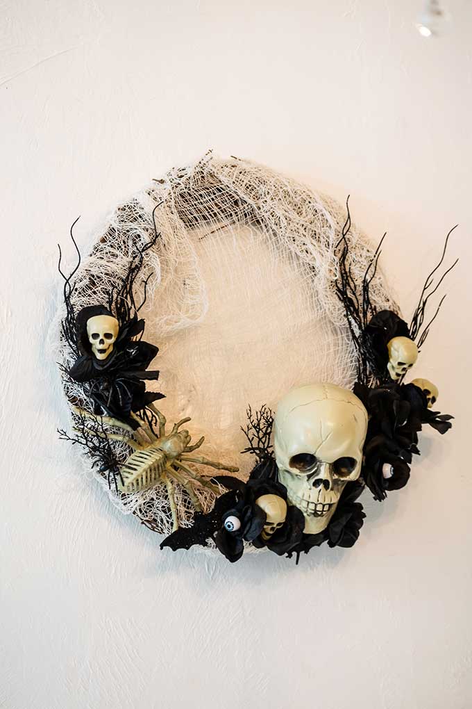 Creepy Halloween Wreath Tutorial |scary halloween|creepy halloween decor|wreath making|halloween wreath|halloween wreath diy|halloween wreath supplies|outdoor halloween wreath|front door wreath|easy wreath diy|skeleton wreath|steampunk wreath|Halloween bat wreath|eyeball halloween wreath|spider web wreath|halloween decor|Hallstrom Home