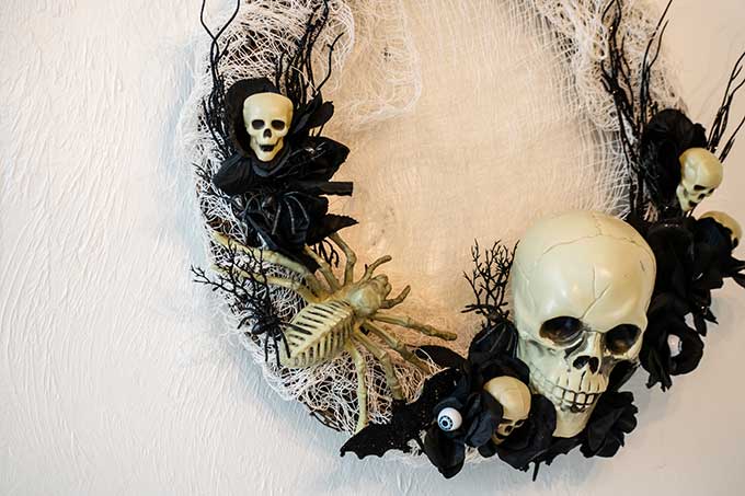 Creepy Halloween Wreath Tutorial |scary halloween|creepy halloween decor|wreath making|halloween wreath|halloween wreath diy|halloween wreath supplies|outdoor halloween wreath|front door wreath|easy wreath diy|skeleton wreath|steampunk wreath|Halloween bat wreath|eyeball halloween wreath|spider web wreath|halloween decor|Hallstrom Home