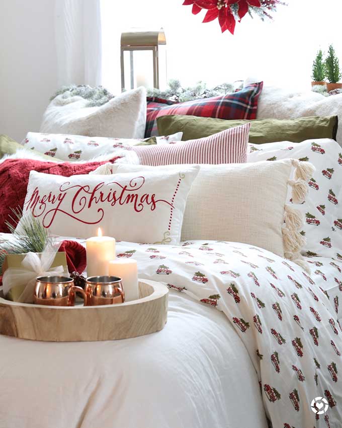 How to Decorate Your Bedroom for Christmas in 6 Steps